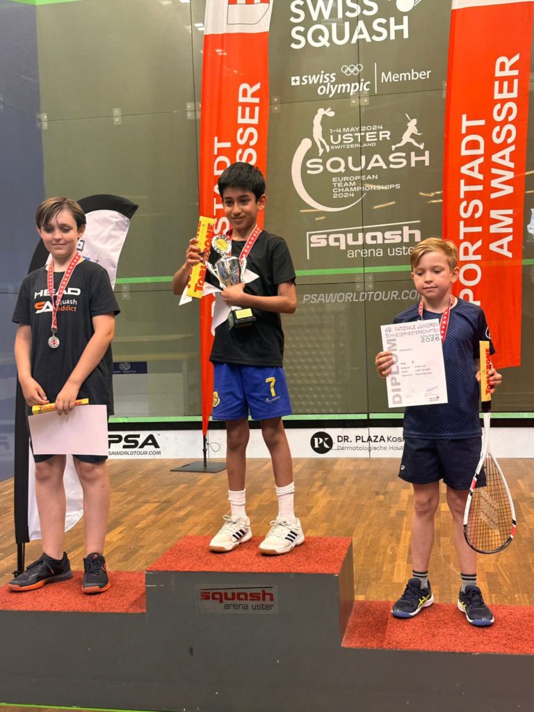 Podium d'une catégorie garçons aux championnats suisses juniors à Uster
